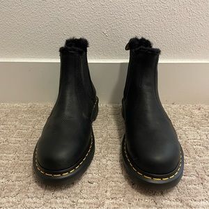 NWT DOC MARTENS 2976 LEONORE FAUX FUR LINED CHELSEA BOOTS